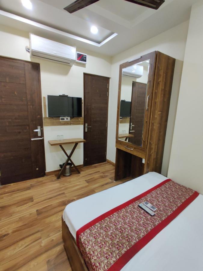 Hotel 56 - 200 Meter From Golden Temple Амритсар Екстериор снимка