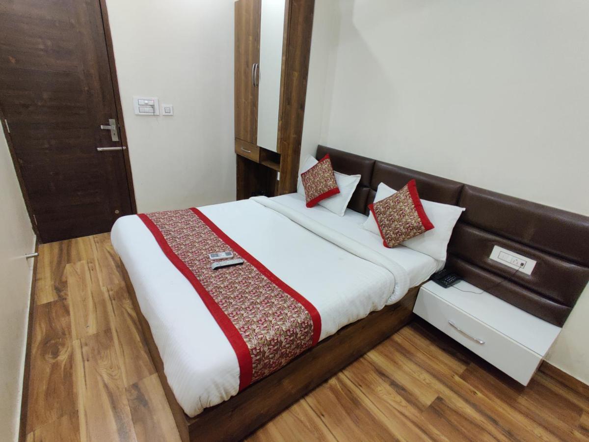 Hotel 56 - 200 Meter From Golden Temple Амритсар Екстериор снимка